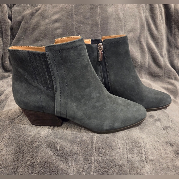 Blondo Shoes - Blondo Waterproof Navy Ankle Boots NWT